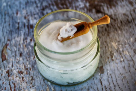 Focus sur les utilisations du beurre de coco cosmétique